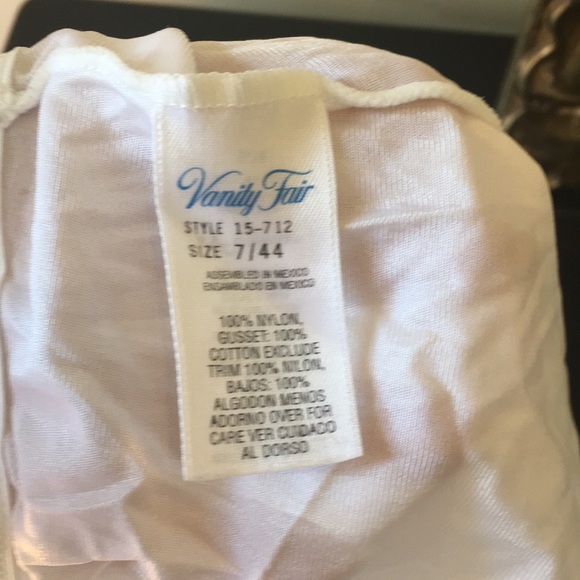 5/$25 Siz 7 vintage nylon full panty. Vanity Fair - Picture 4 of 6